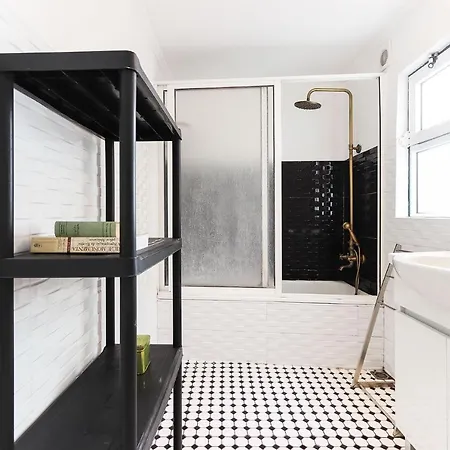 Downtown Stylish By Homing Apartamento